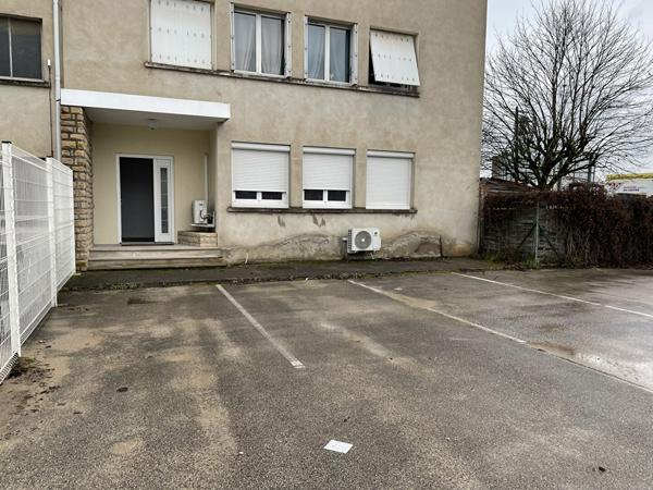 Givry A louer bureau indépendant, grand passage commercial (Bigmat - rte de Chalon)