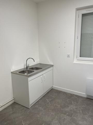 Givry A louer bureau indépendant, grand passage commercial (Bigmat - rte de Chalon)