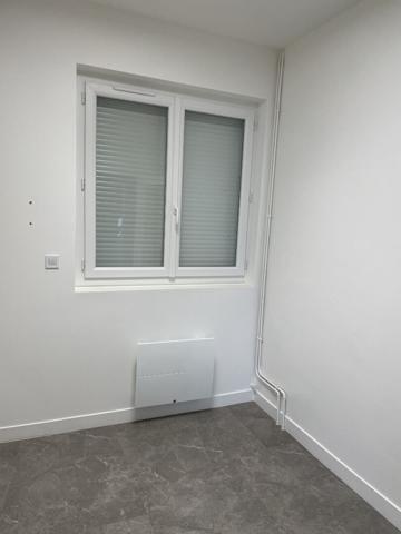 Givry A louer bureau indépendant, grand passage commercial (Bigmat - rte de Chalon)
