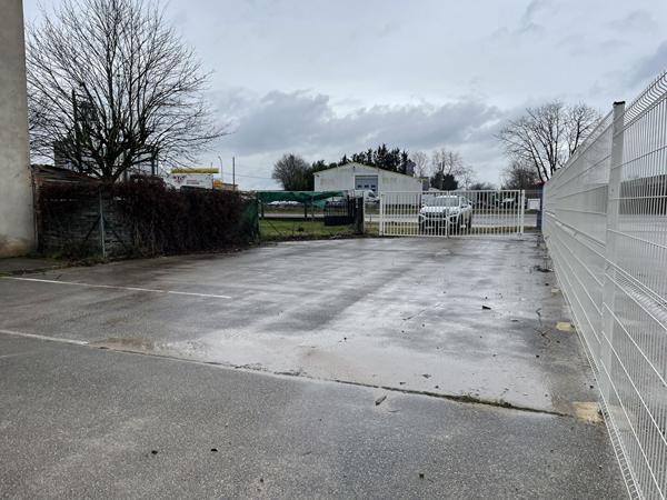 Givry A louer bureau indépendant, grand passage commercial (Bigmat - rte de Chalon)