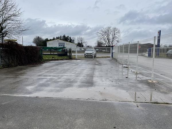 Givry A louer bureau indépendant, grand passage commercial (Bigmat - rte de Chalon)