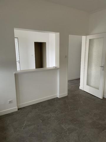 Givry A louer bureau indépendant, grand passage commercial (Bigmat - rte de Chalon)