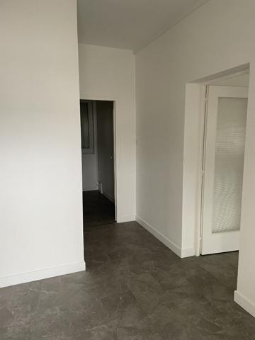 Givry A louer bureau indépendant, grand passage commercial (Bigmat - rte de Chalon)