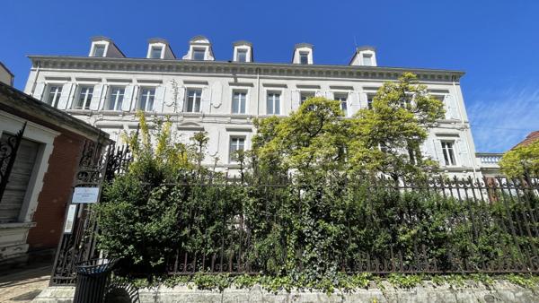 // DUPLEX BOURGEOIS D'EXCEPTION 190 m² // 3 CHAMBRES // CAVE // GARAGES // PARC //
