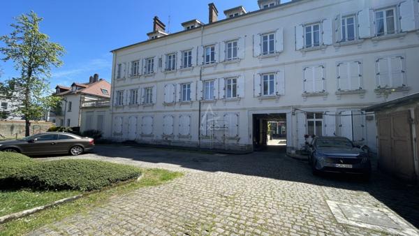 // DUPLEX BOURGEOIS D'EXCEPTION 190 m² // 3 CHAMBRES // CAVE // GARAGES // PARC //