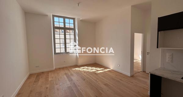 Location Appartement 2 pièces 43.043 m² - Fontainebleau 77300