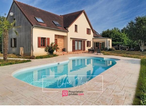 MAISON FAMILIALE 310 m² , PISCINE- VUE DÉGAGÉE , CRÉCY-LA-CHAPELLE
