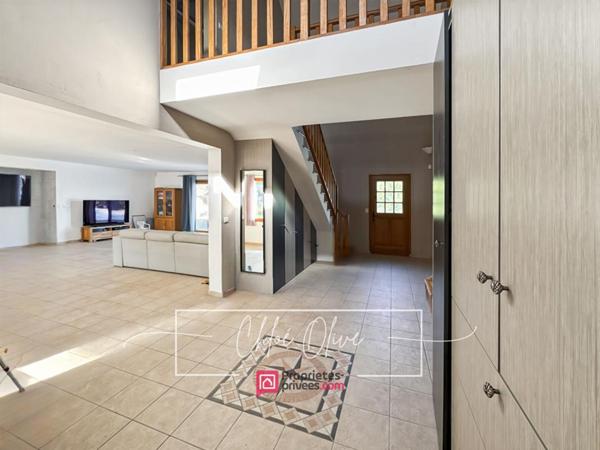 MAISON FAMILIALE 310 m² , PISCINE- VUE DÉGAGÉE , CRÉCY-LA-CHAPELLE