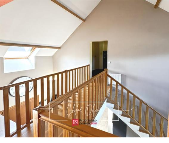 MAISON FAMILIALE 310 m² , PISCINE- VUE DÉGAGÉE , CRÉCY-LA-CHAPELLE