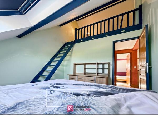 MAISON FAMILIALE 310 m² , PISCINE- VUE DÉGAGÉE , CRÉCY-LA-CHAPELLE