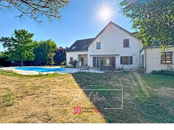 MAISON FAMILIALE 310 m² , PISCINE- VUE DÉGAGÉE , CRÉCY-LA-CHAPELLE