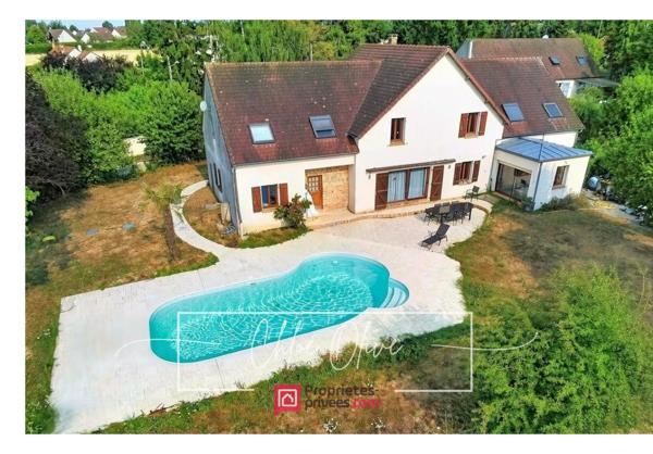 MAISON FAMILIALE 310 m² , PISCINE- VUE DÉGAGÉE , CRÉCY-LA-CHAPELLE