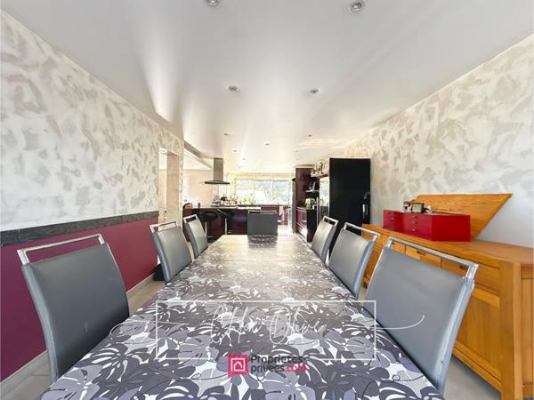 MAISON FAMILIALE 310 m² , PISCINE- VUE DÉGAGÉE , CRÉCY-LA-CHAPELLE