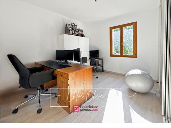 MAISON FAMILIALE 310 m² , PISCINE- VUE DÉGAGÉE , CRÉCY-LA-CHAPELLE