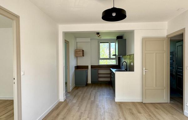 À louer   T4 non meublé au 2ème étage, rénové, avec balcon et accès jardin en bord de rivière