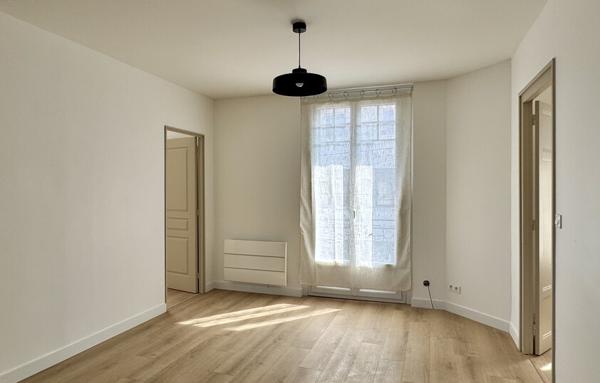 À louer   T4 non meublé au 2ème étage, rénové, avec balcon et accès jardin en bord de rivière