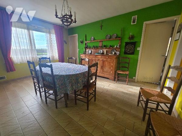 Maison individuelle d'environ 101m² habitables bâtie sur une parcelle de 2409m²