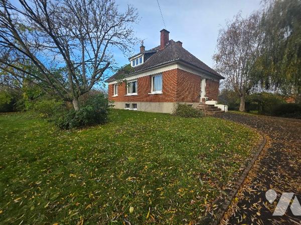 Maison individuelle d'environ 101m² habitables bâtie sur une parcelle de 2409m²