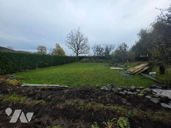 Maison individuelle d'environ 101m² habitables bâtie sur une parcelle de 2409m²