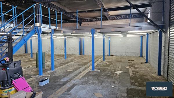 ENTREPÔT - 870 M²