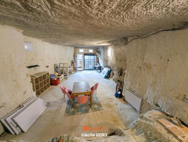 Maison troglodyte atypique à 300 mètres de la Loire
