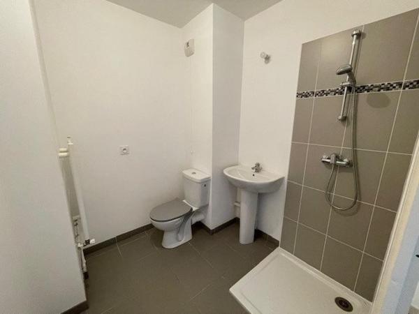 Duplex en rez-de-jardin, 2 chambres, 65 m2, parking en sous-sol