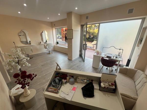 Beau local commercial de 62m2 au CANNET ( secteur Rocheville )