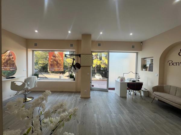 Beau local commercial de 62m2 au CANNET ( secteur Rocheville )