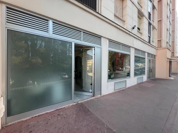 Beau local commercial de 62m2 au CANNET ( secteur Rocheville )