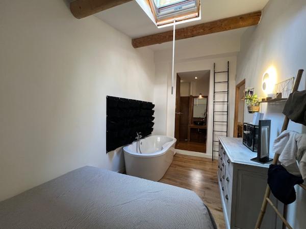 Marseille (13007) VENTE APPARTEMENT MAGNIFIQUE 80,59 M2 TYPE 4 RUE CHATEAUBRIAND QUARTIER ST LAMBERT CATALANS 13007 MARSEILLE