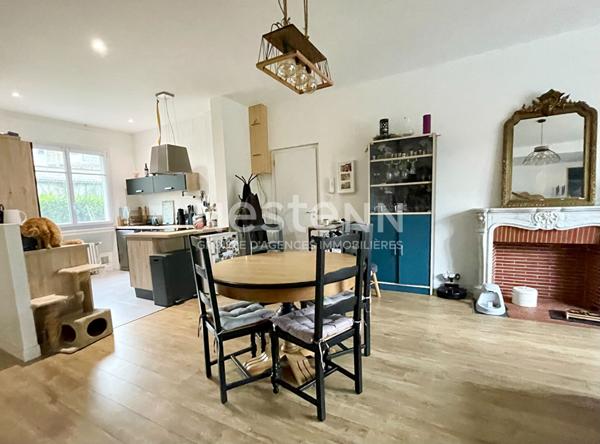 A vendre Angers,les hauts de la doutre, appartement type 3, rez-de-chaussée surélevé, cuisine ouverte aménagée équipée, 2 chambres, aucun travaux à prévoir, petite copropriété.