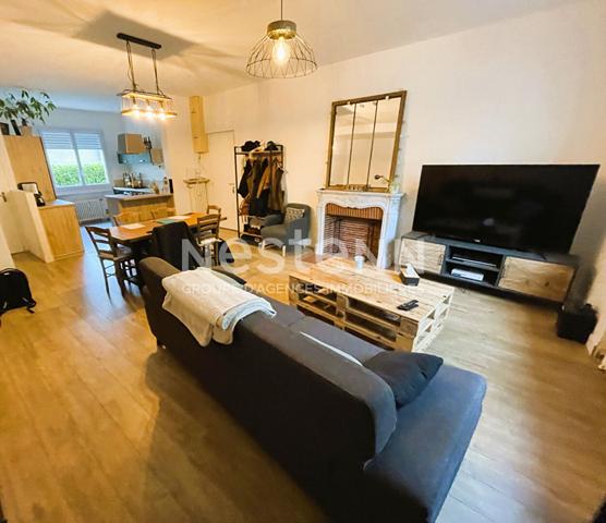 A vendre Angers,les hauts de la doutre, appartement type 3, rez-de-chaussée surélevé, cuisine ouverte aménagée équipée, 2 chambres, aucun travaux à prévoir, petite copropriété.