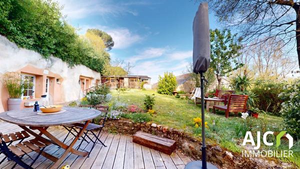 Saint-Étienne-de-Chigny (37230) Belle maison troglodyte