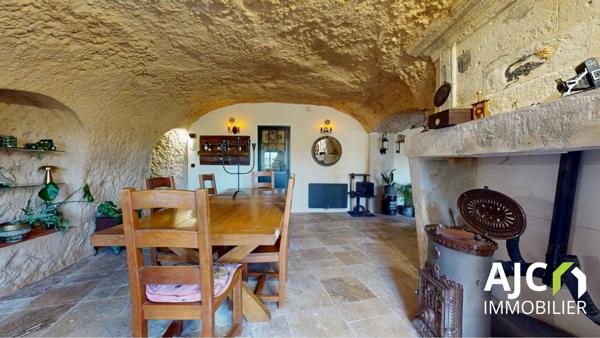 Saint-Étienne-de-Chigny (37230) Belle maison troglodyte