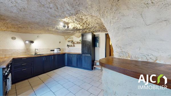 Saint-Étienne-de-Chigny (37230) Belle maison troglodyte