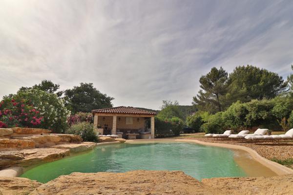 Maison de charme 4 chambres Grand Terrain Piscine Calme Plein Sud