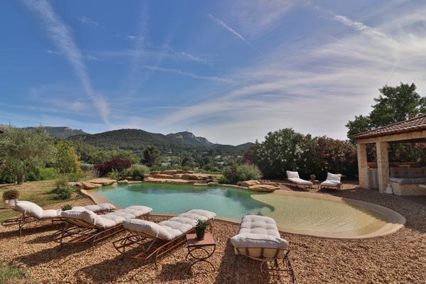 Maison de charme 4 chambres Grand Terrain Piscine Calme Plein Sud