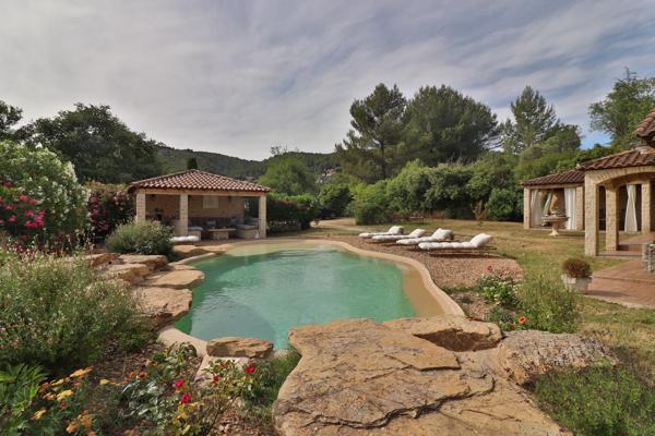 Maison de charme 4 chambres Grand Terrain Piscine Calme Plein Sud