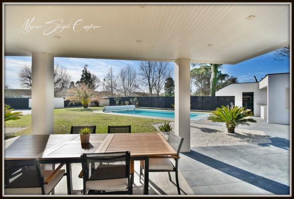 Propriété d'exception à vendre 8 pièces SOUSTONS (40) Villa de 290 m2 Annexe indépendante proche du lac