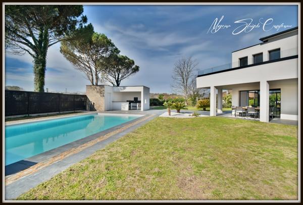 Propriété d'exception à vendre 8 pièces SOUSTONS (40) Villa de 290 m2 Annexe indépendante proche du lac