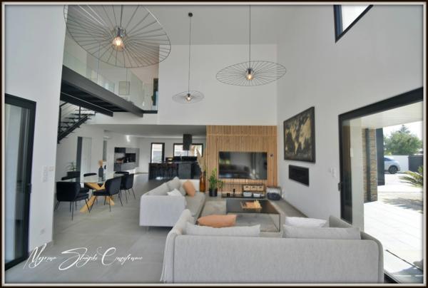 Propriété d'exception à vendre 8 pièces SOUSTONS (40) Villa de 290 m2 Annexe indépendante proche du lac