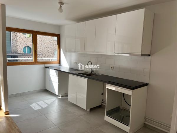 Location Appartement 3 pièces 71.55 m² - Paris 75015