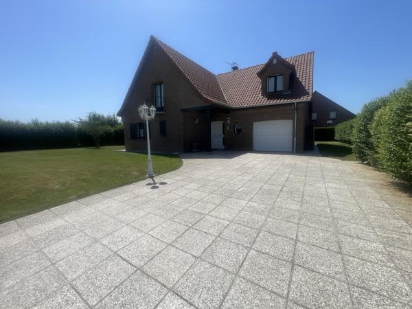 Maison
         6 pièces
        - 210 m² Exclusivité 590 000 € *