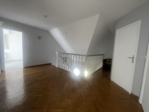 Maison
         6 pièces
        - 210 m² Exclusivité 590 000 € *
