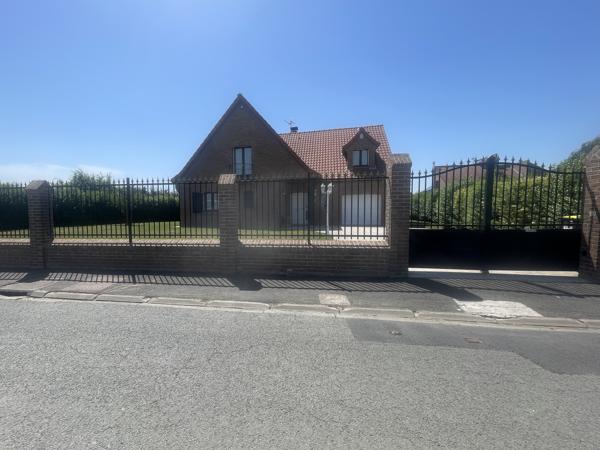Maison
         6 pièces
        - 210 m² Exclusivité 590 000 € *