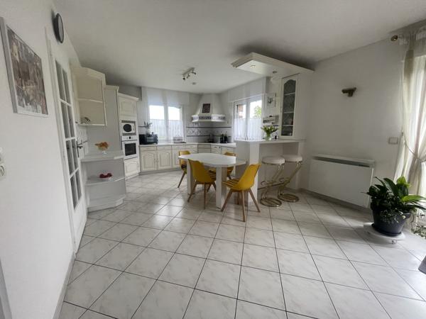 Maison
         6 pièces
        - 210 m² Exclusivité 590 000 € *