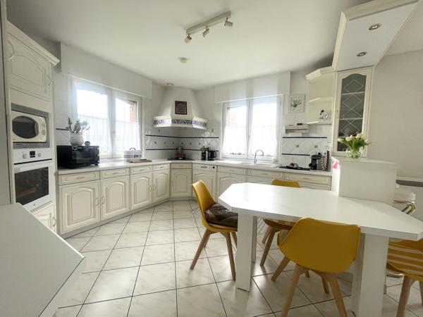 Maison
         6 pièces
        - 210 m² Exclusivité 590 000 € *