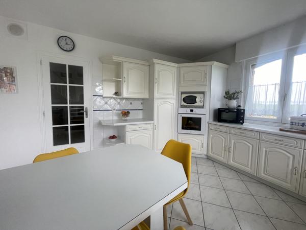 Maison
         6 pièces
        - 210 m² Exclusivité 590 000 € *