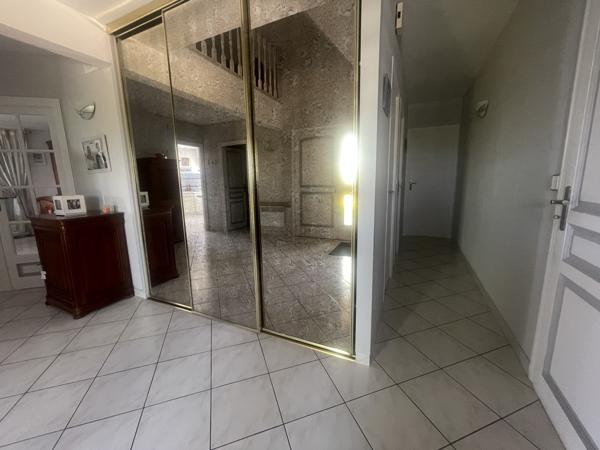 Maison
         6 pièces
        - 210 m² Exclusivité 590 000 € *