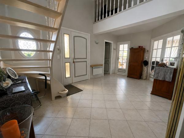 Maison
         6 pièces
        - 210 m² Exclusivité 590 000 € *